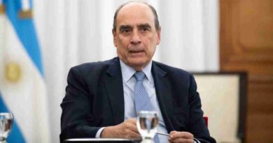 Guillermo Francos, Retenciones