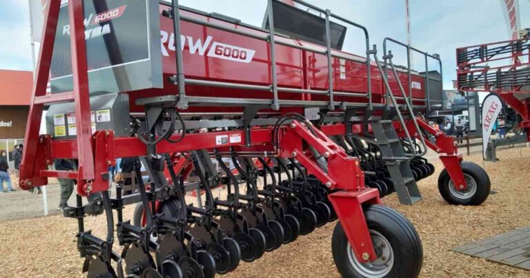 Maquinaria agrícola, fertilizadora,
