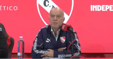 Grindetti, Independiente, Descargo