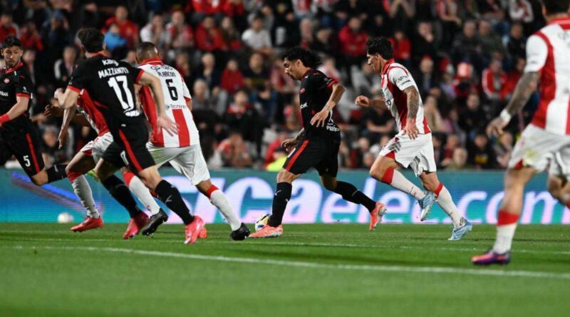 Instituto, Independiente