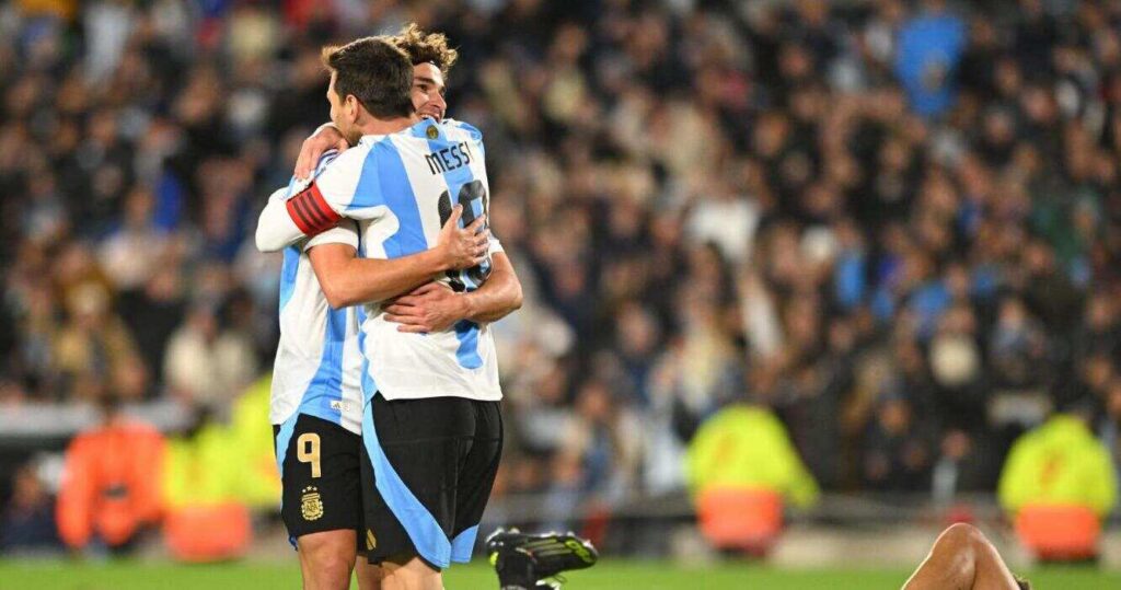 Messi, Julián Álvarez, Selección Argentina