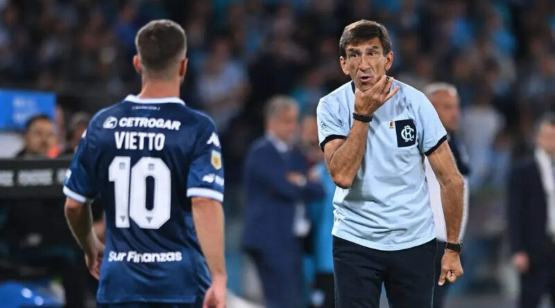 Racing, Vietto, Costas