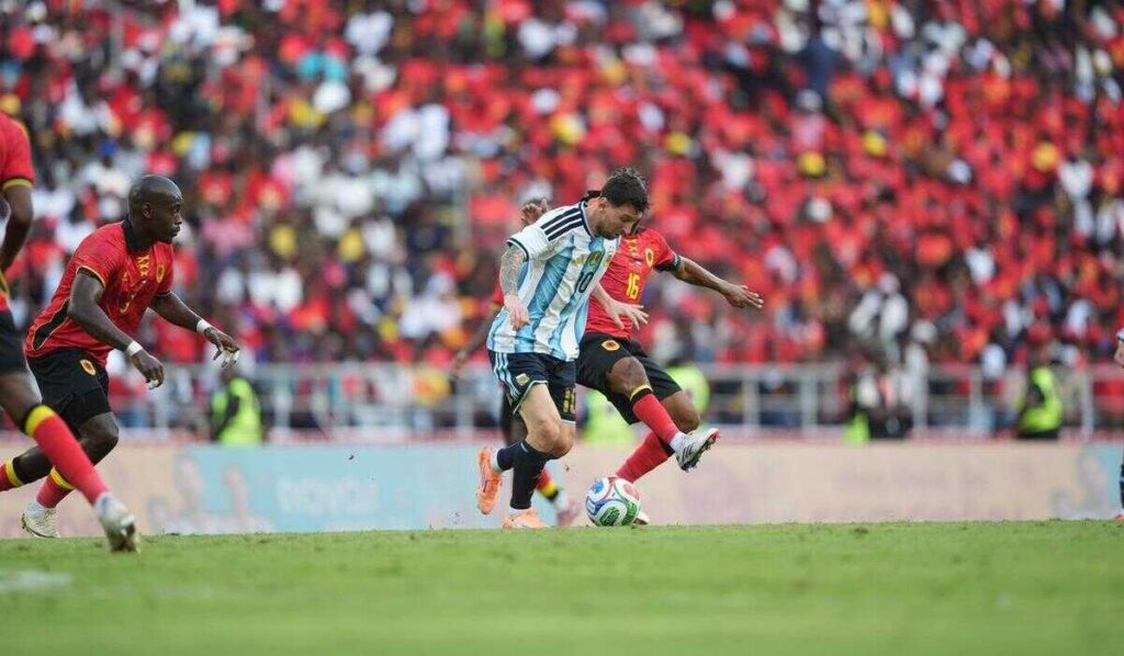 Selección Argentina, Lionel Messi, Angola