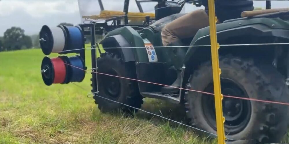 Cuatriciclo alambrador