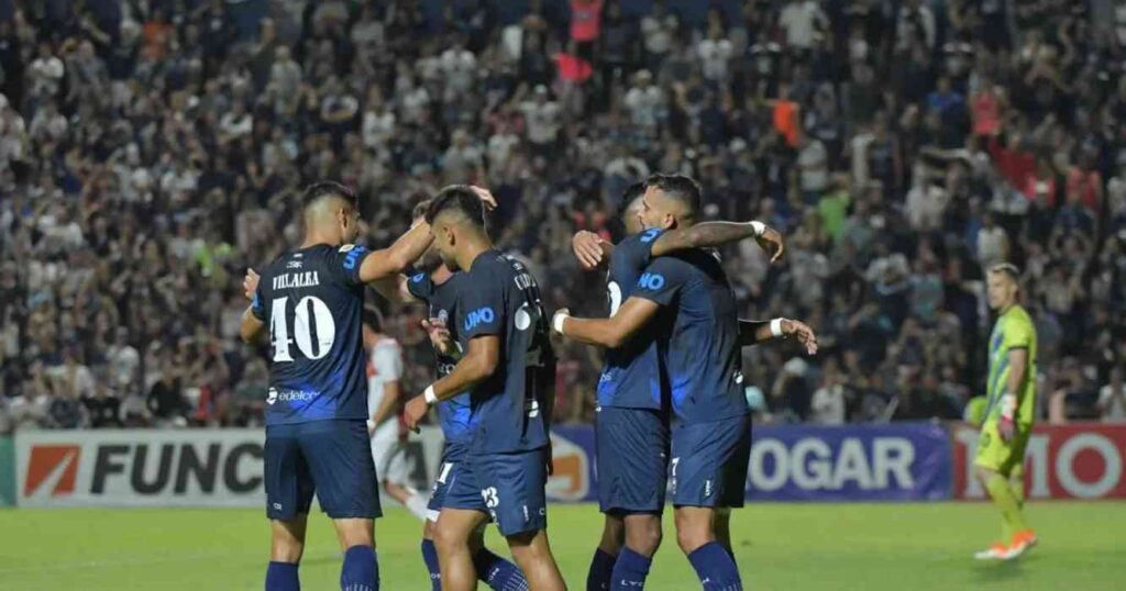 Independiente Rivadavia, Independiente