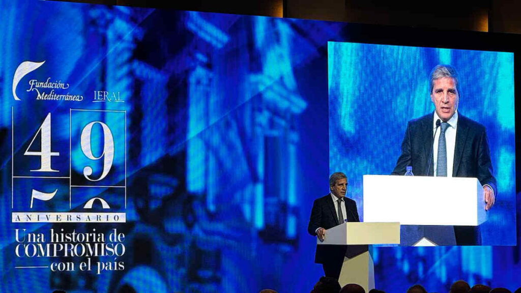 Luis Caputo, Fundación Mediterránea