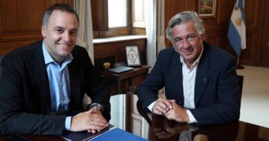 Nicolás Pino, Manuel Adorni