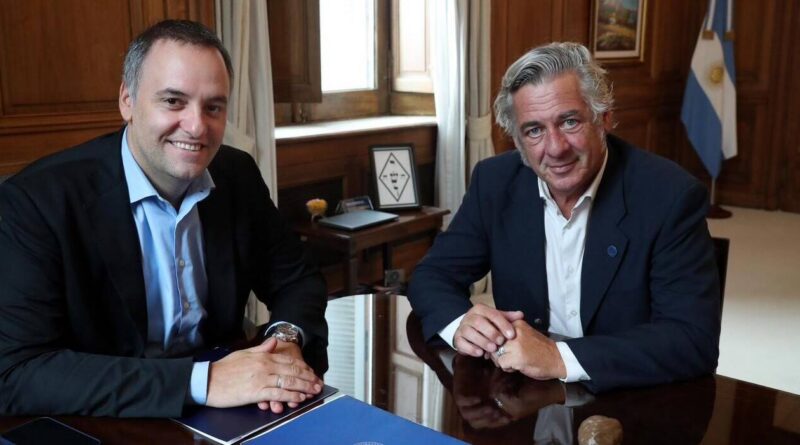 Nicolás Pino, Manuel Adorni