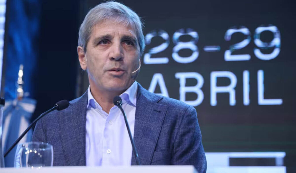 Luis Caputo, Economía