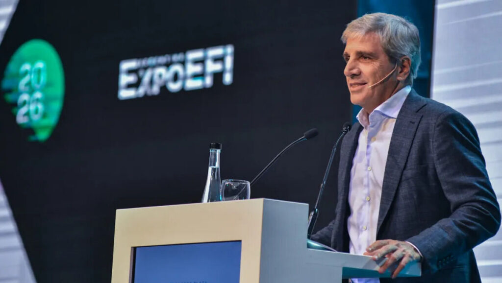 Luis Caputo, Economía