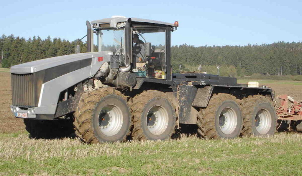 Trom 8, tractor, maquinaria agrícola