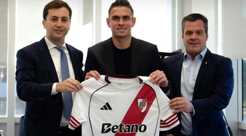 Rafael Santos Borré, River