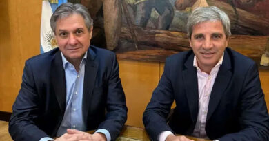 José Luis Daza, Luis Caputo, Economía