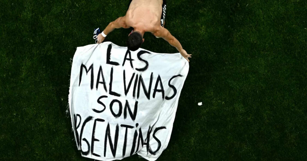 Bandera de Malvinas, Selección Argentina