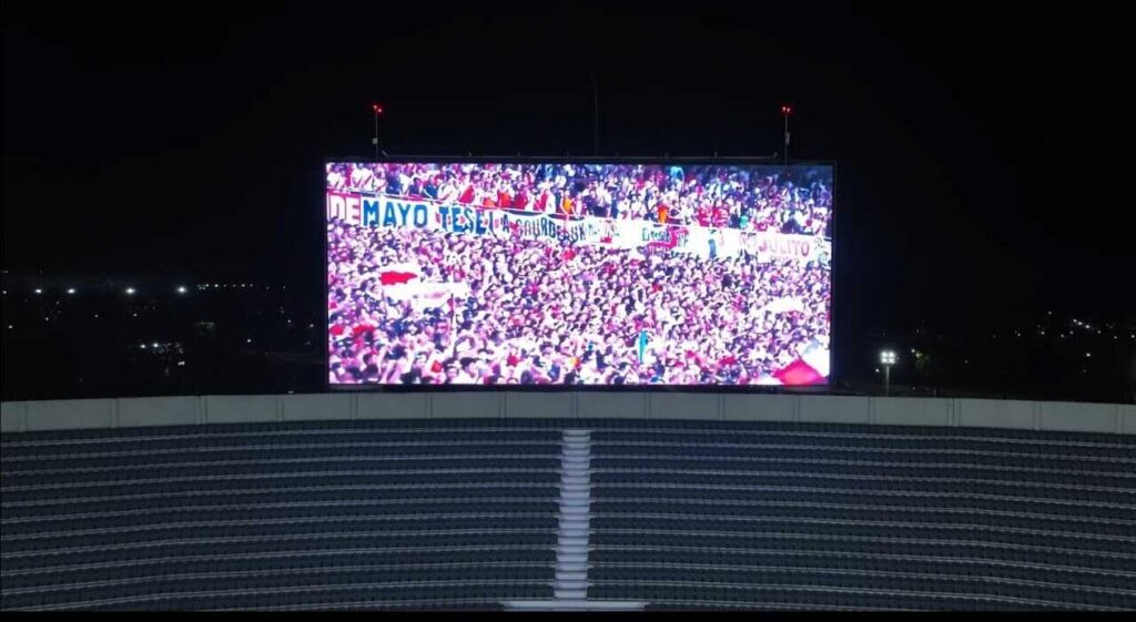 Monumental, Pantalla, River
