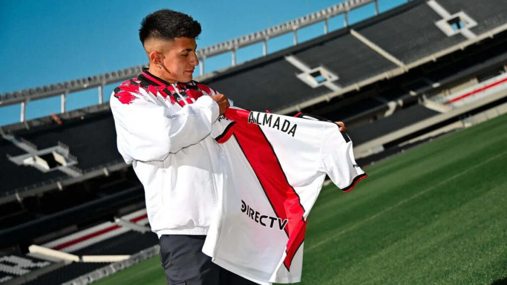 Thiago Almada, River