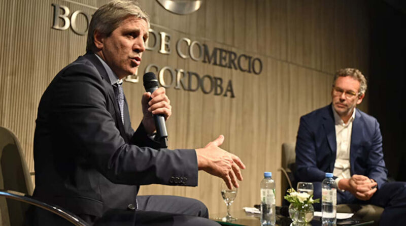 Luis Caputo, Economía
