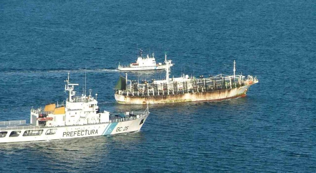 Pesca ilegal, pescados, barco
