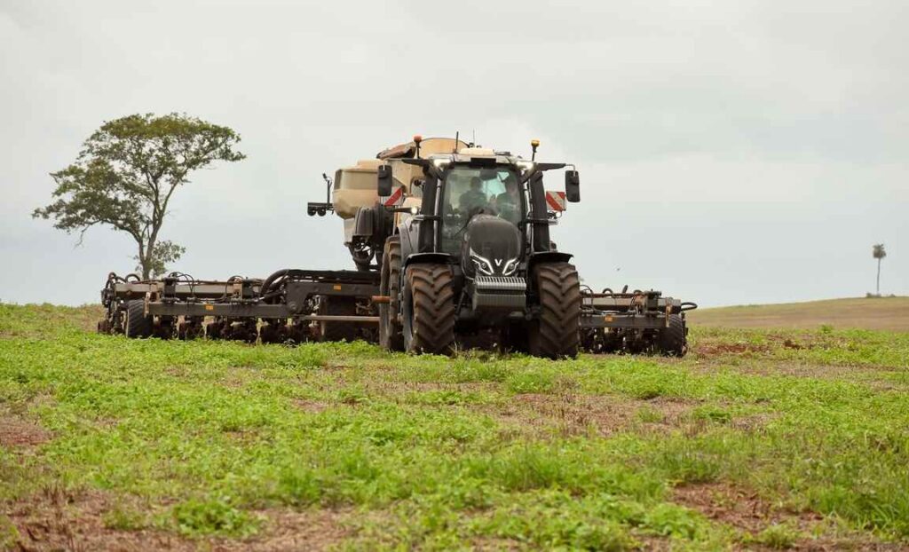 Tractor, Valtra, Maquinaria Agrícola