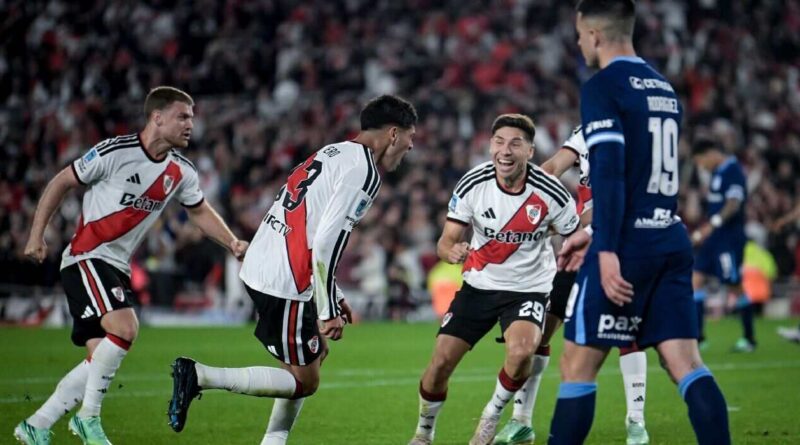 River, Racing